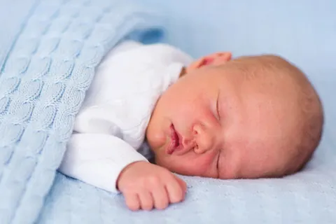 Hoe maak je veilig het bedje op van een baby?