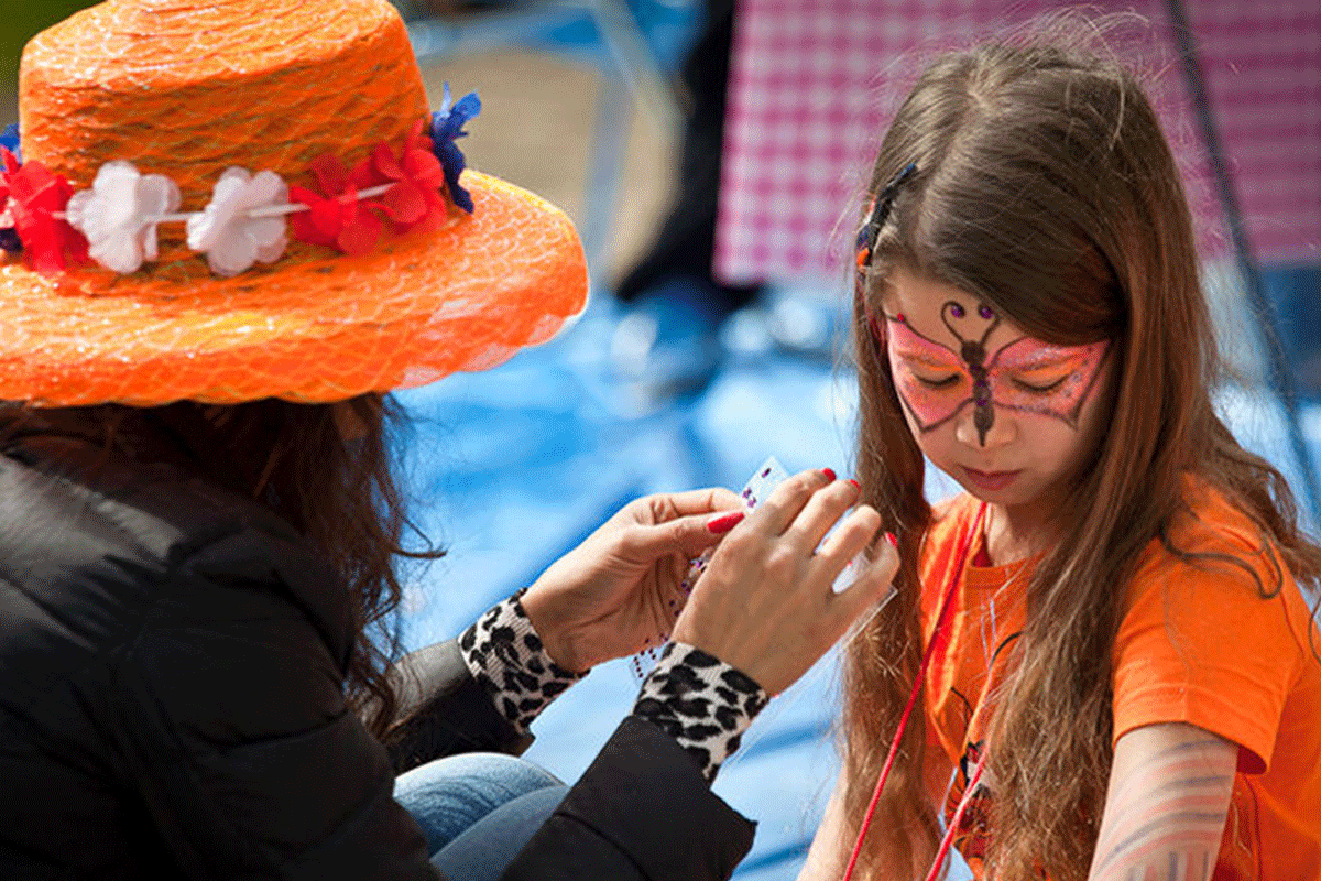 Oranje boven: Wat is Koningsdag? En hoe vieren we het?